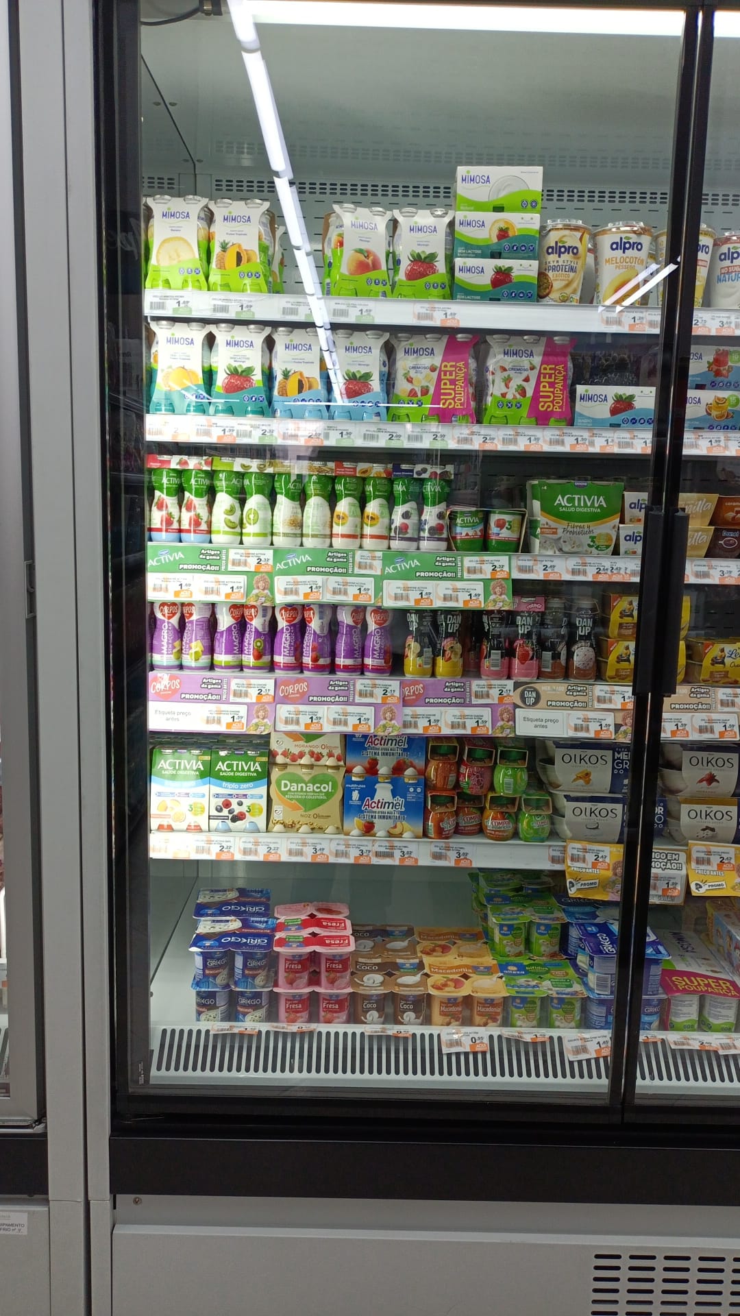 Enorme variedade de iogurtes ao meljhor preço no seu Merqado O seu supermercado em Tábua