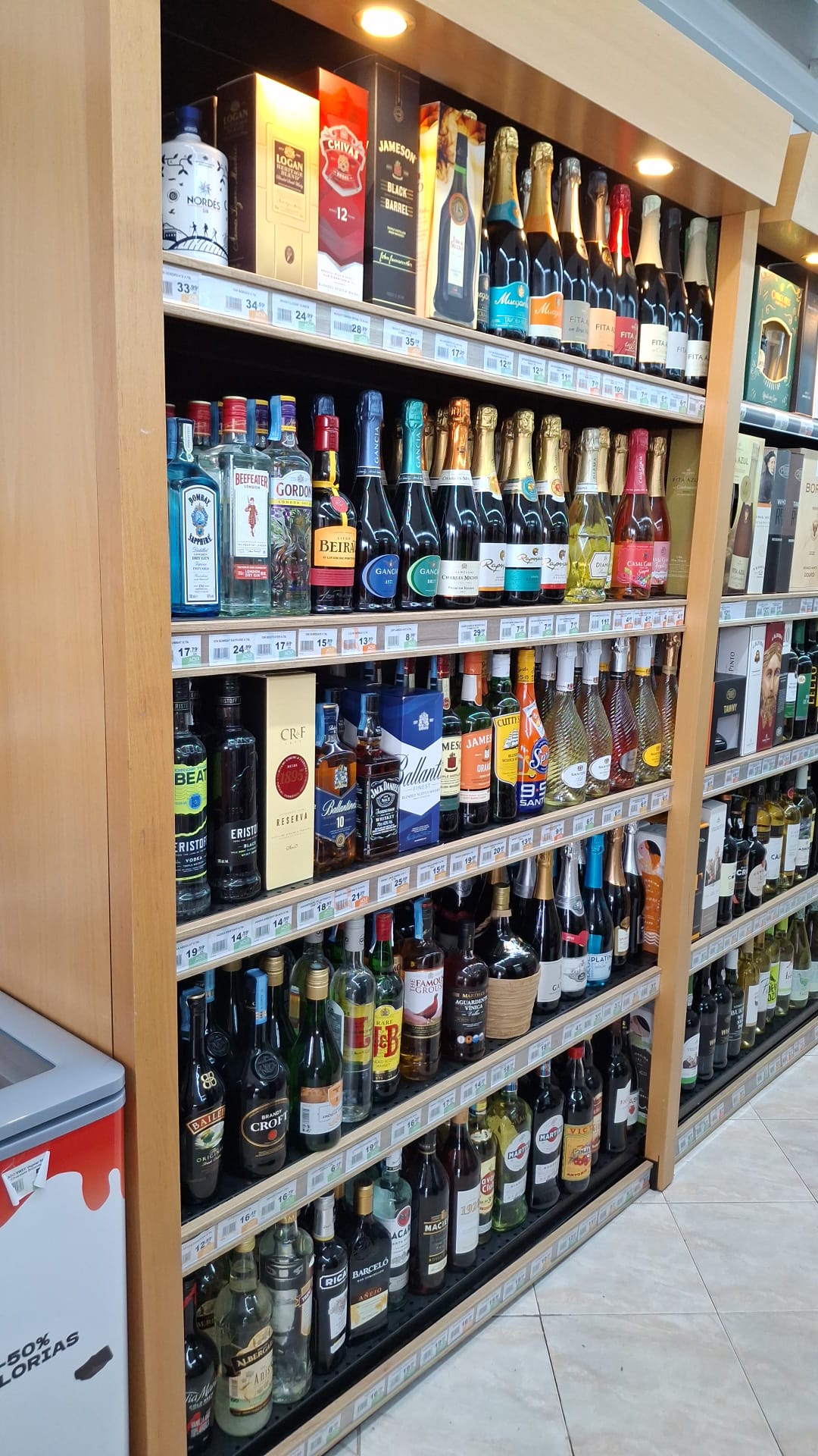 Uma garrafeira com preços supercompetitivos e completa para acompanhar melhor a sua refeição no seu supermercado Merqado